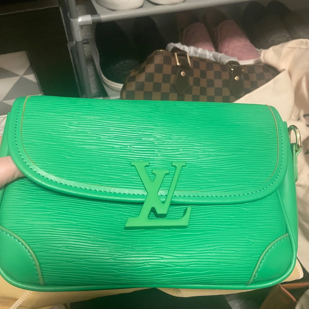 Green Crossbody Bag with Textured Leather and Flap Closure inspired